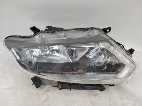 NISSAN X-TRAIL 2014-2016 HALOGEN R.H.S HEADLIGHT ASSEMBLY