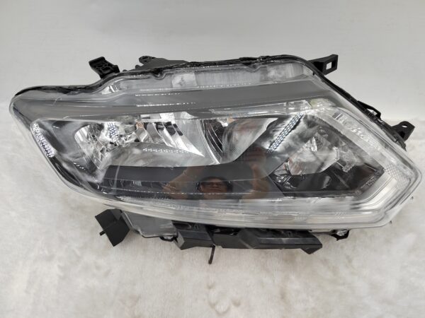 NISSAN X-TRAIL 2014-2016 HALOGEN R.H.S HEADLIGHT ASSEMBLY