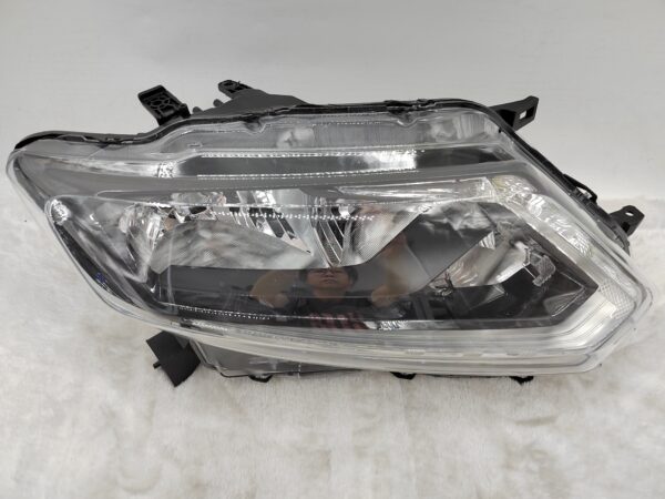 NISSAN X-TRAIL 2014-2016 HALOGEN R.H.S HEADLIGHT ASSEMBLY