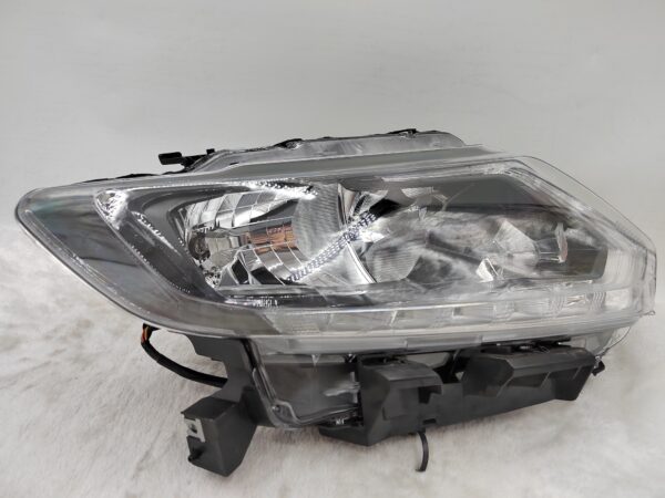 NISSAN X-TRAIL 2014-2016 HALOGEN R.H.S HEADLIGHT ASSEMBLY