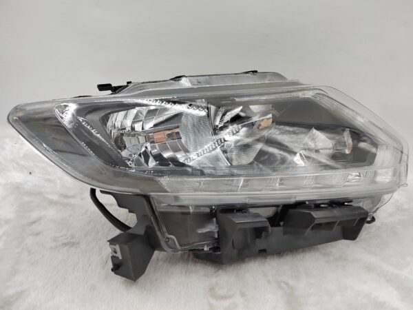 NISSAN X-TRAIL 2014-2016 HALOGEN R.H.S HEADLIGHT ASSEMBLY