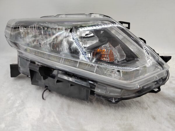 NISSAN X-TRAIL 2014-2016 HALOGEN R.H.S HEADLIGHT ASSEMBLY