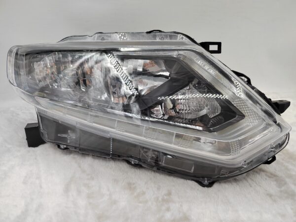 NISSAN X-TRAIL 2014-2016 HALOGEN R.H.S HEADLIGHT ASSEMBLY