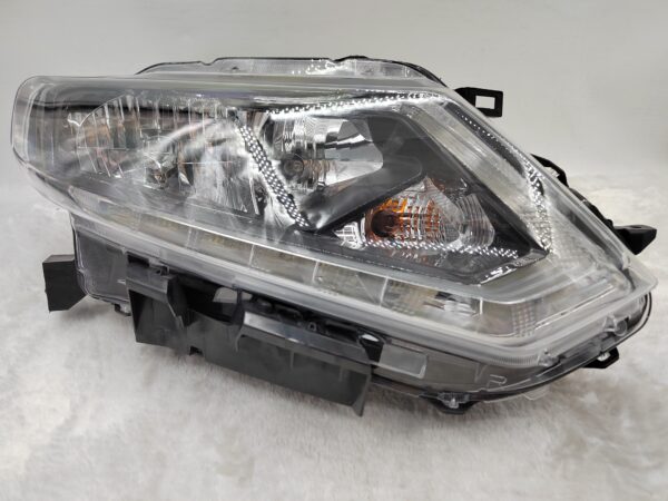 NISSAN X-TRAIL 2014-2016 HALOGEN R.H.S HEADLIGHT ASSEMBLY