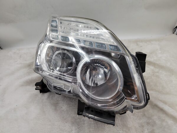 NISSAN X-TRAIL T31 2010-2013 HALOGEN R.H.S HEADLIGHT ASSEMBLY