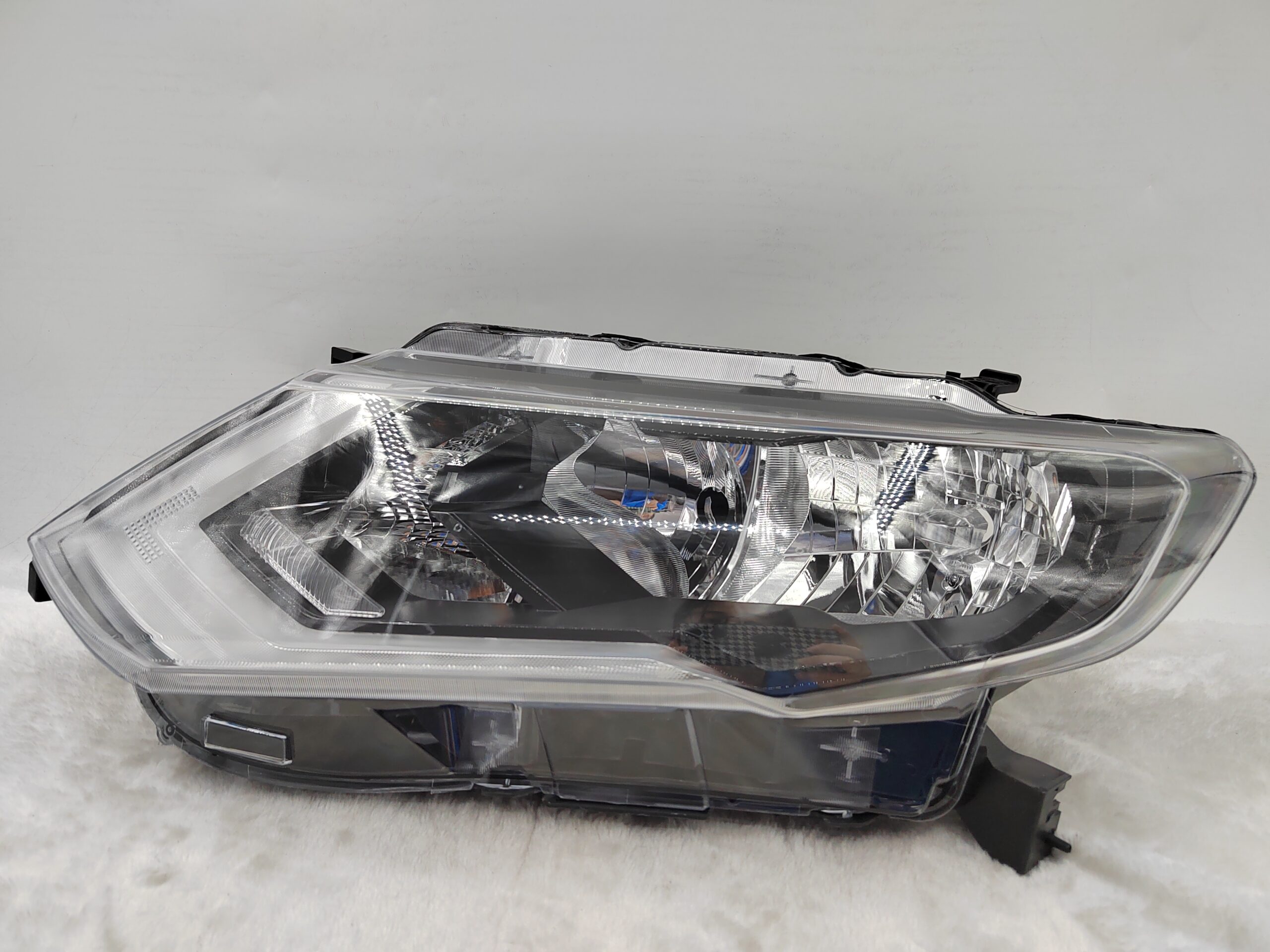 NISSAN X-TRAIL T32 2017-2019 HALOGEN L.H.S HEADLIGHT ASSEMBLY