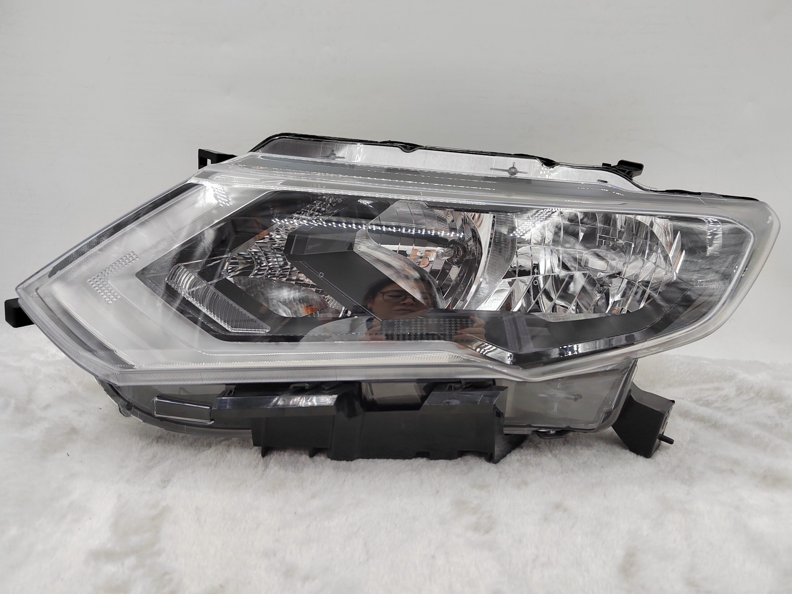 NISSAN X-TRAIL T32 2017-2019 HALOGEN L.H.S HEADLIGHT ASSEMBLY