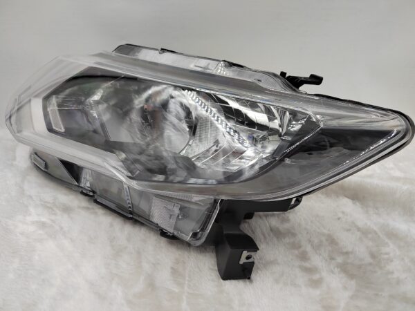 NISSAN X-TRAIL T32 2017-2019 HALOGEN L.H.S HEADLIGHT ASSEMBLY