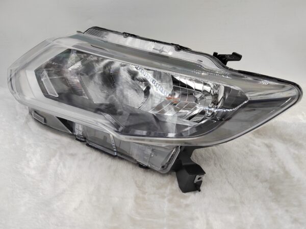 NISSAN X-TRAIL T32 2017-2019 HALOGEN L.H.S HEADLIGHT ASSEMBLY