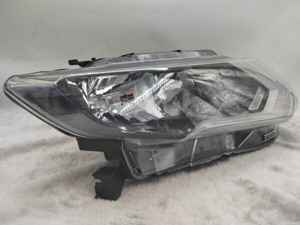 NISSAN X-TRAIL T32 2017-2019 HALOGEN R.H.S HEADLIGHT ASSEMBLY