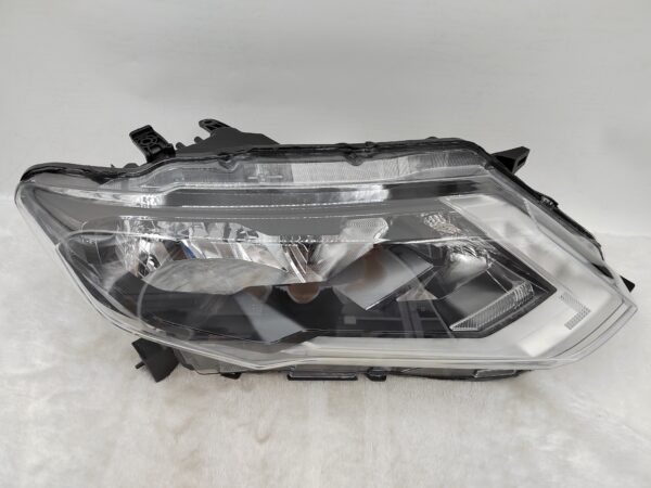 NISSAN X-TRAIL T32 2017-2020 HALOGEN R.H.S HEADLIGHT ASSEMBLY