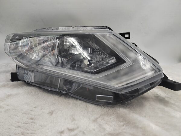 NISSAN X-TRAIL T32 2017-2019 HALOGEN R.H.S HEADLIGHT ASSEMBLY