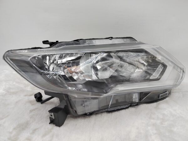 NISSAN X-TRAIL T32 2017-2020 HALOGEN R.H.S HEADLIGHT ASSEMBLY