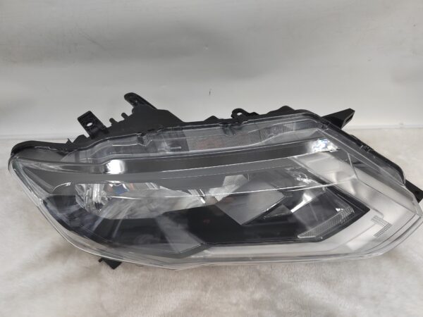 NISSAN X-TRAIL T32 2017-2019 HALOGEN R.H.S HEADLIGHT ASSEMBLY