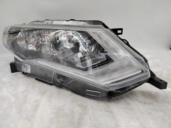 NISSAN X-TRAIL T32 2017-2020 HALOGEN R.H.S HEADLIGHT ASSEMBLY