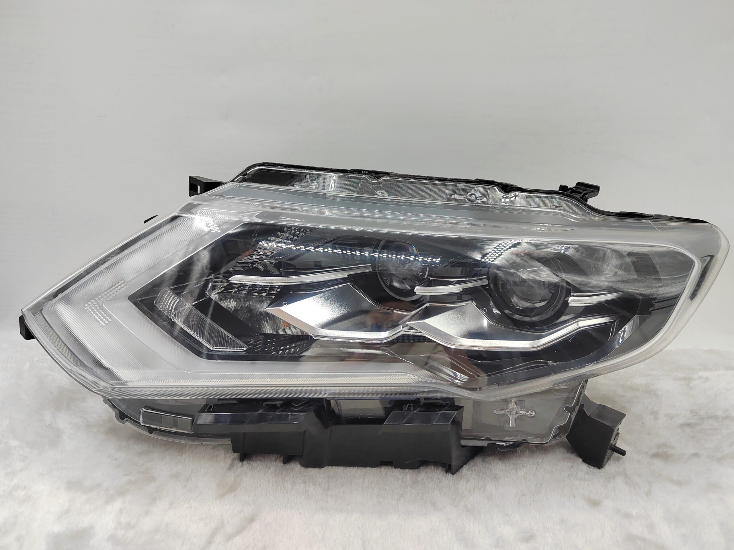 NISSAN X-TRAIL T32 2017-2019 LED L.H.S HEADLIGHT ASSEMBLY