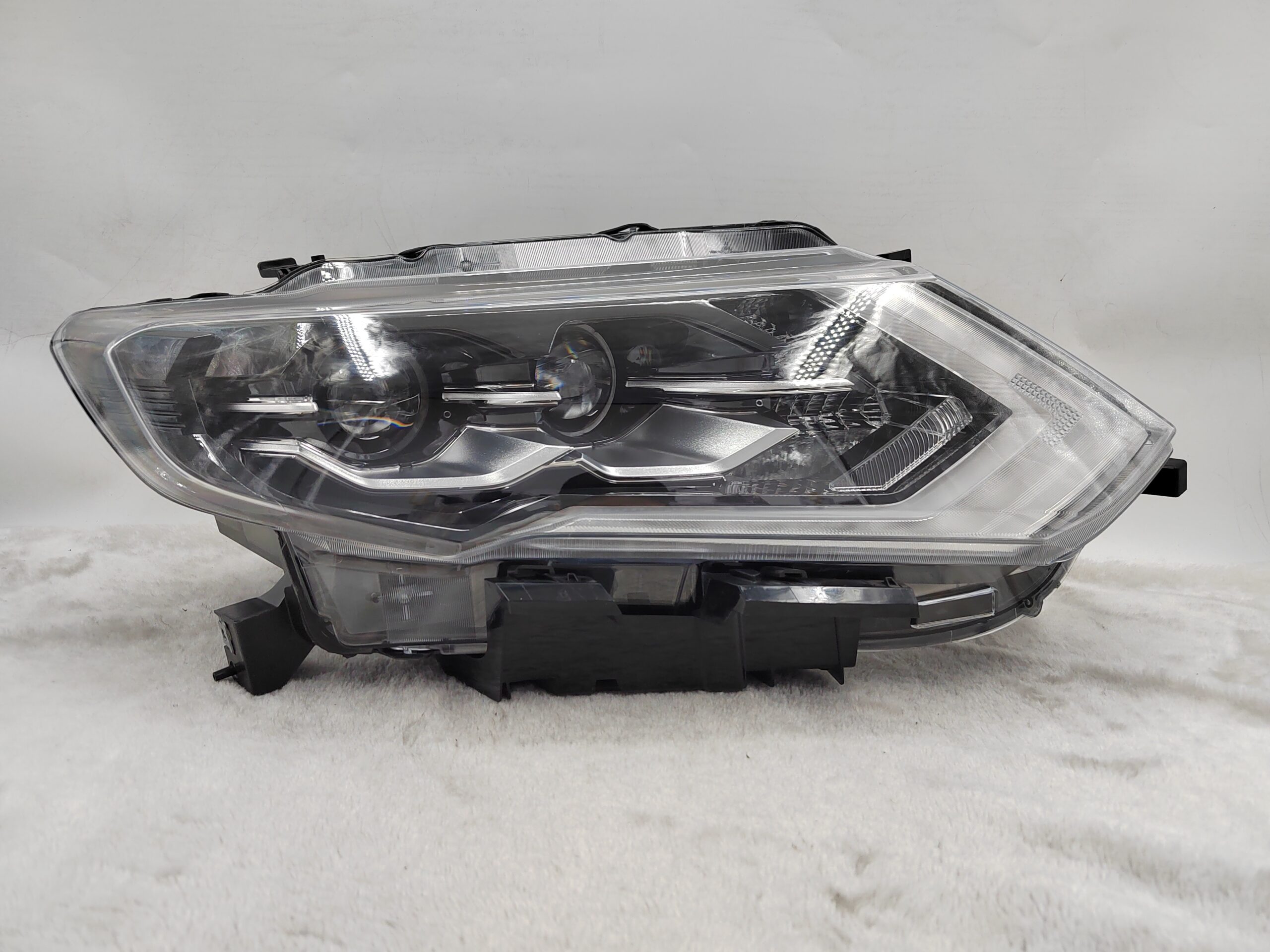 NISSAN X-TRAIL T32 2017-2019 LED R.H.S HEADLIGHT ASSEMBLY