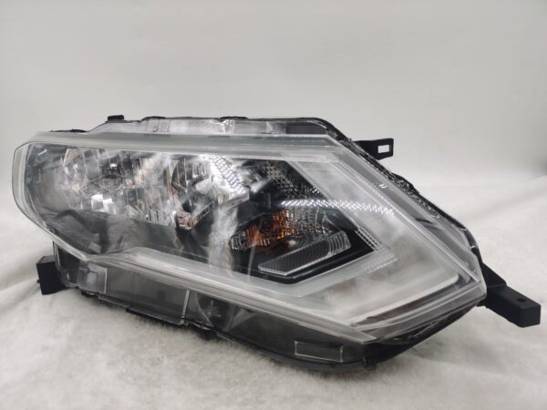 NISSAN X-TRAIL T32 2017-2020 HALOGEN R.H.S HEADLIGHT ASSEMBLY