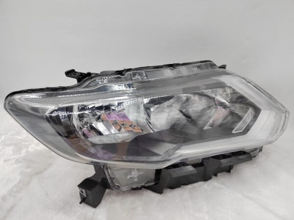 NISSAN X-TRAIL T32 2017-2020 HALOGEN R.H.S HEADLIGHT ASSEMBLY