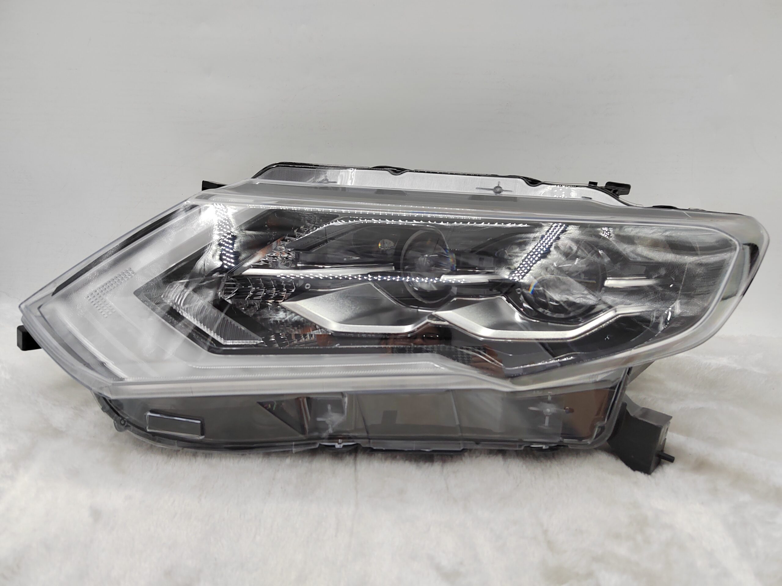 NISSAN X-TRAIL T32 2017-2020 LED L.H.S HEADLIGHT ASSEMBLY