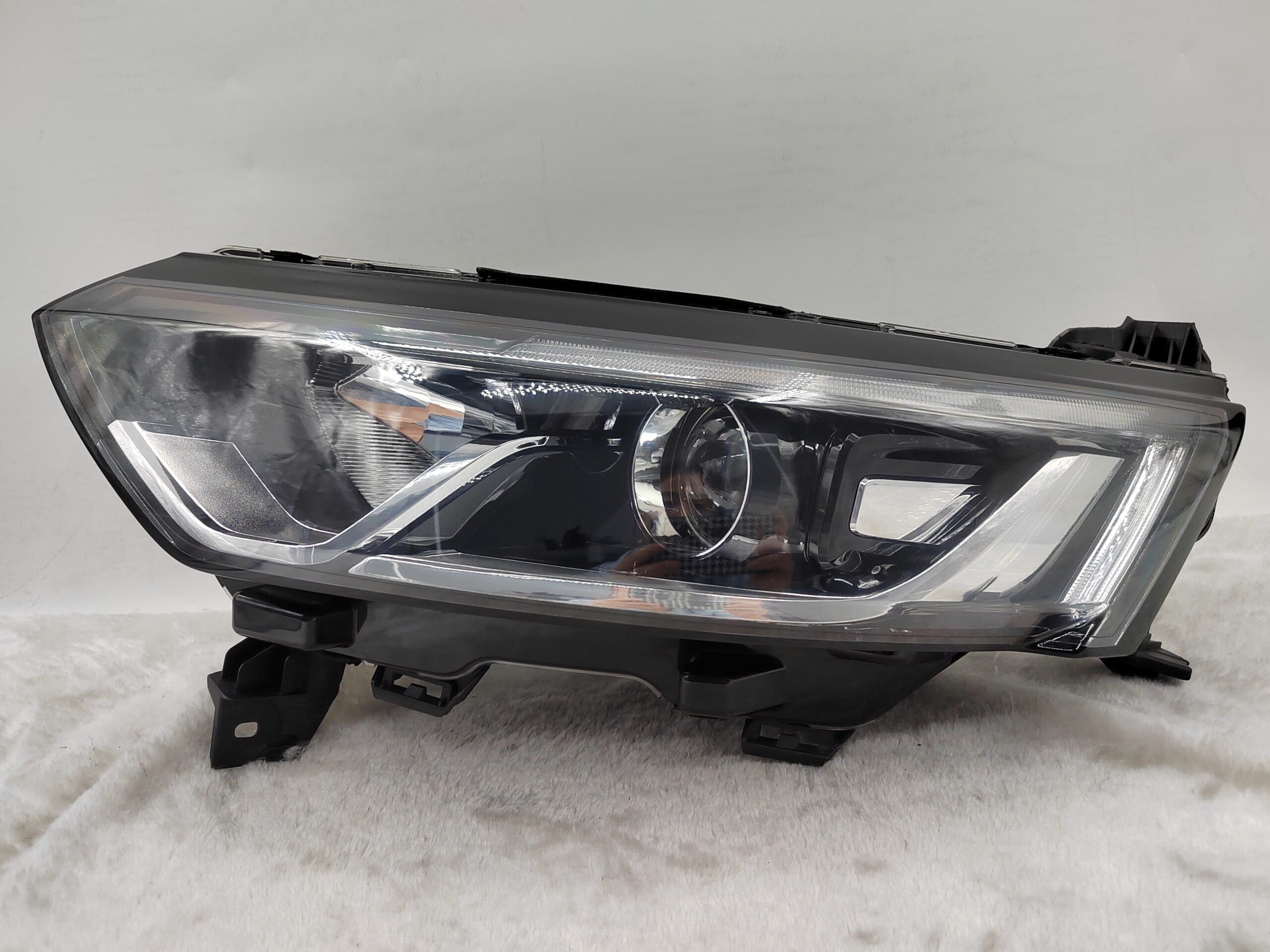 RENAULT KOLEOS 2016-2020 HALOGEN L.H.S HEADLIGHT ASSEMBLY