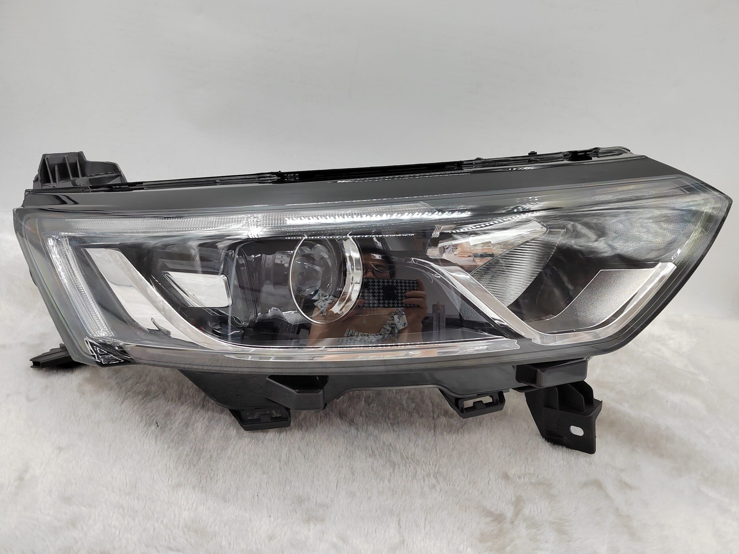 RENAULT KOLEOS 2016-2020 HALOGEN R.H.S HEADLIGHT ASSEMBLY