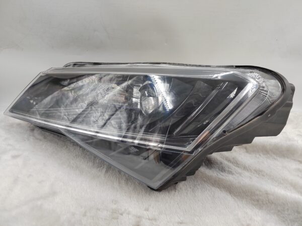 SKODA SUPERB III B8 (3V) 2015-2019 XENON L.H.S HEADLIGHT ASSEMBLY