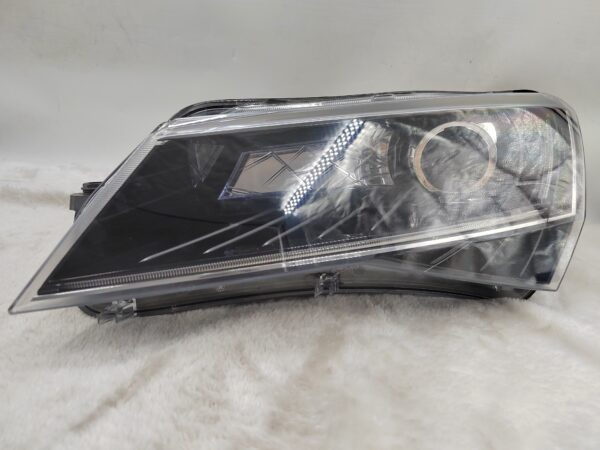 SKODA SUPERB III B8 (3V) 2015-2019 XENON L.H.S HEADLIGHT ASSEMBLY