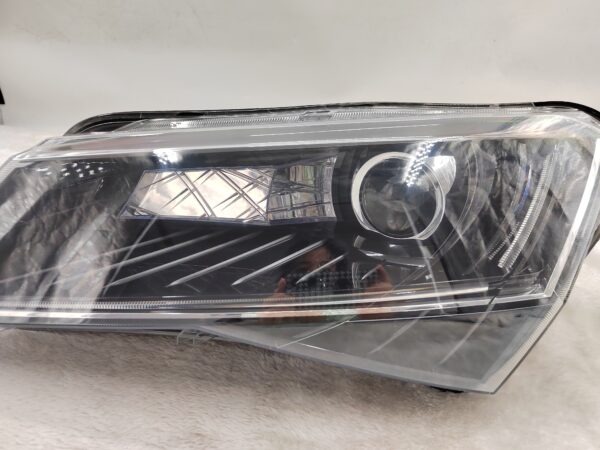 SKODA SUPERB III B8 (3V) 2015-2019 XENON L.H.S HEADLIGHT ASSEMBLY