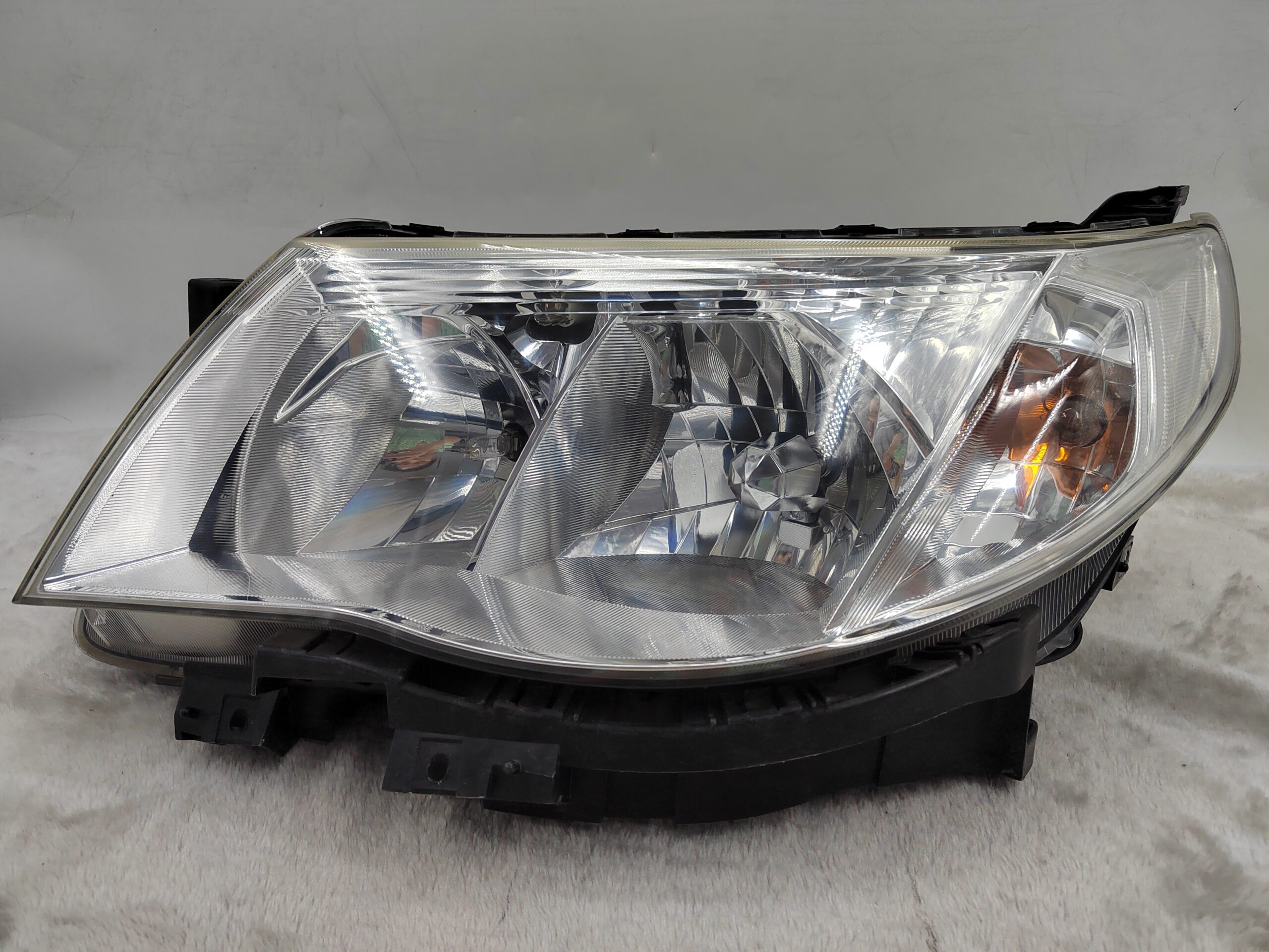 SUBARU FORESTER 2009-2012 HALOGEN L.H.S HEADLIGHT ASSEMBLY