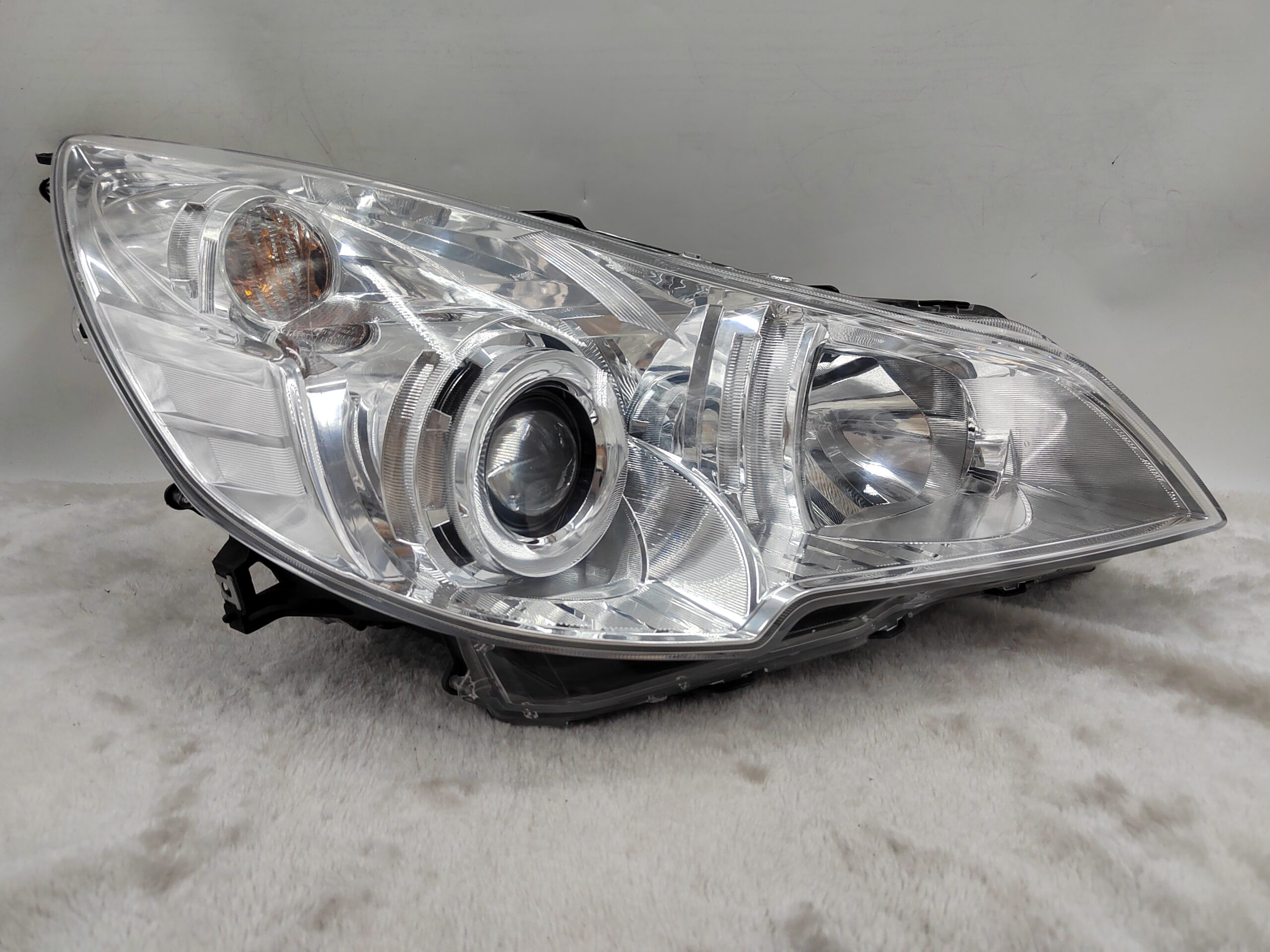 SUBARU LIBERTY OUTBACK 2010-2012 XENON R.H.S HEADLIGHT ASSEMBLY