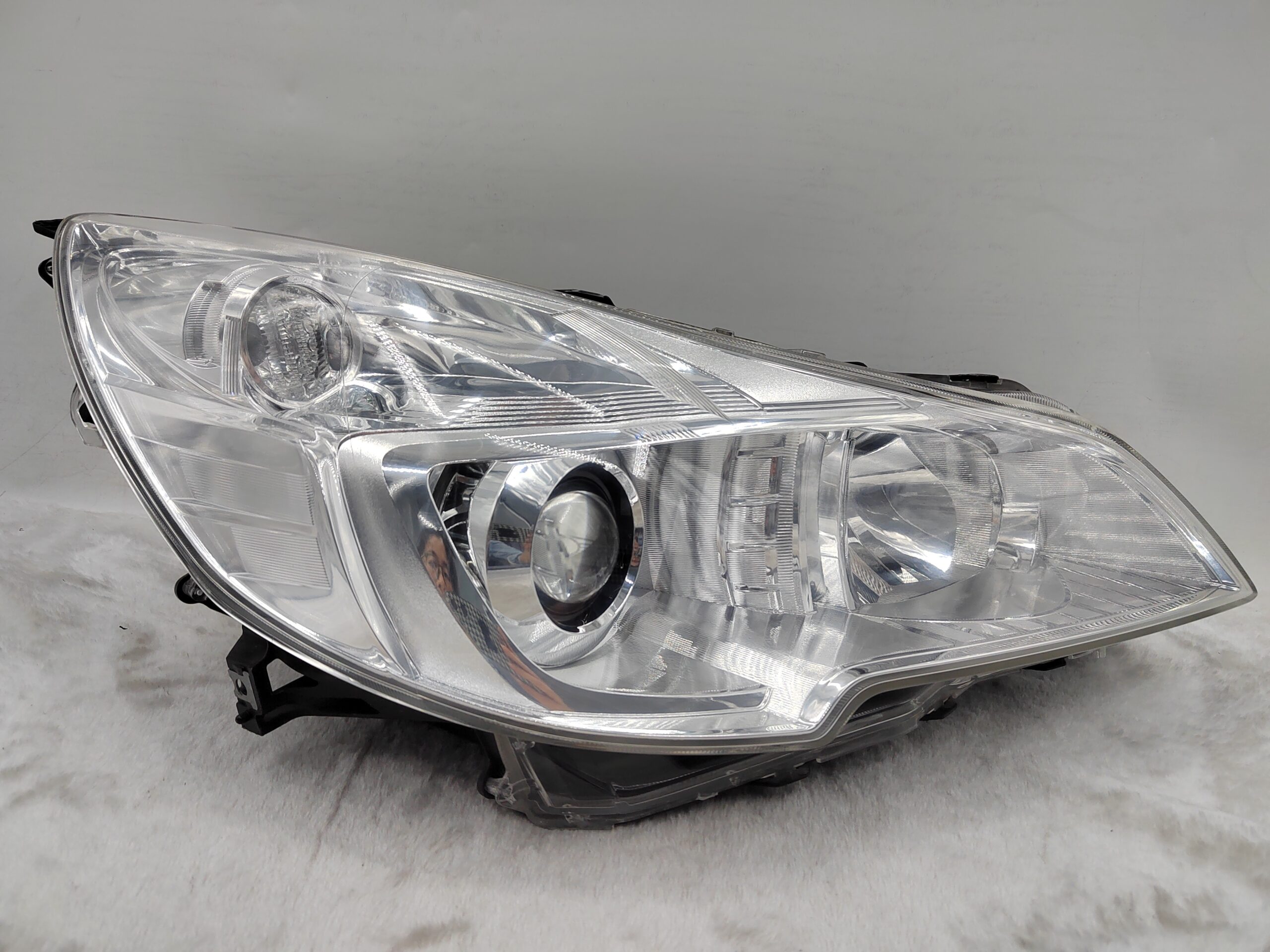 SUBARU LEGACY OUTBACK 2010-2012 HALOGEN R.H.S HEADLIGHT ASSEMBLY