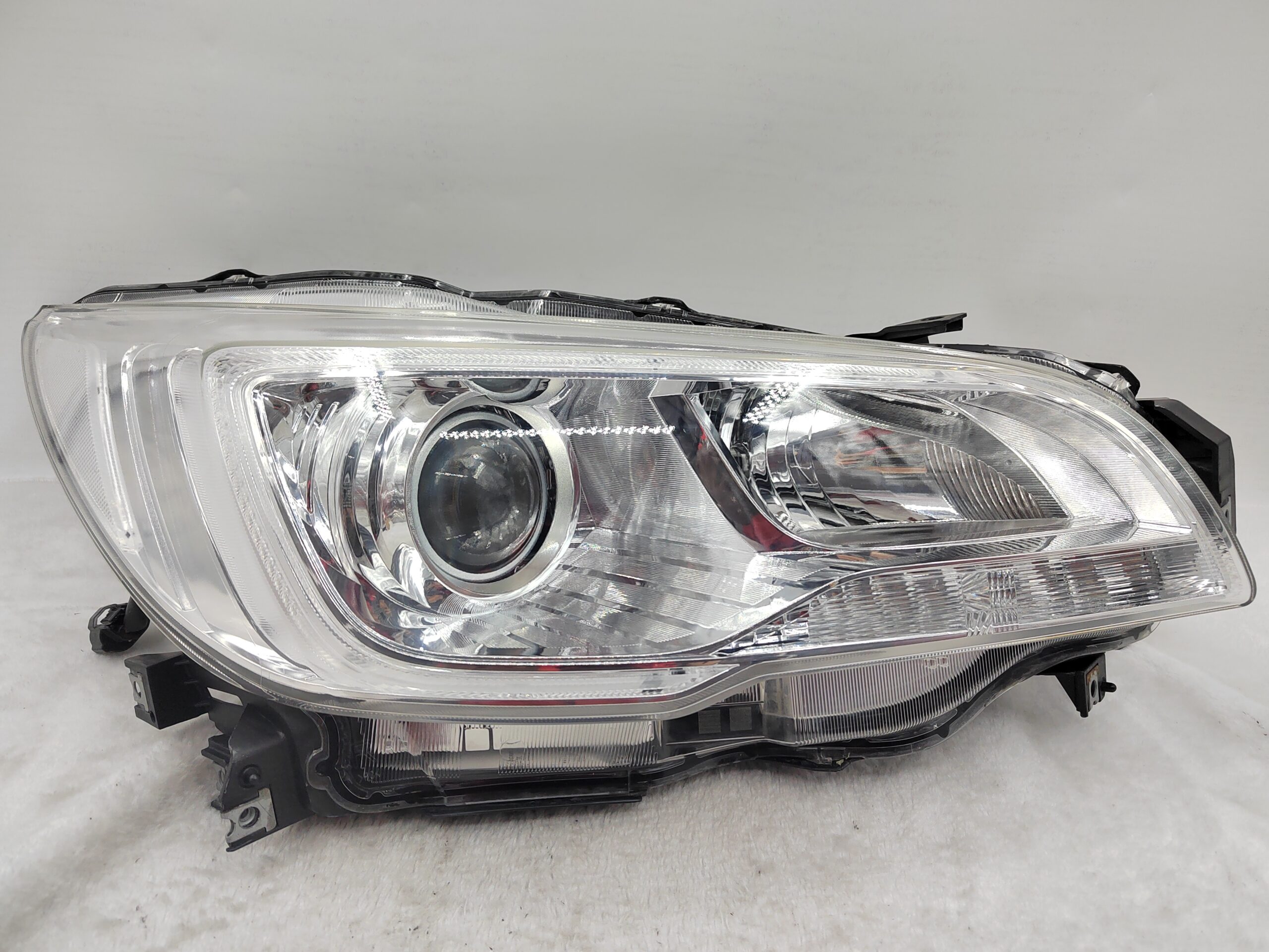 SUBARU LIBERTY OUTBACK 2015-2017 HALOGEN R.H.S HEADLIGHT ASSEMBLY