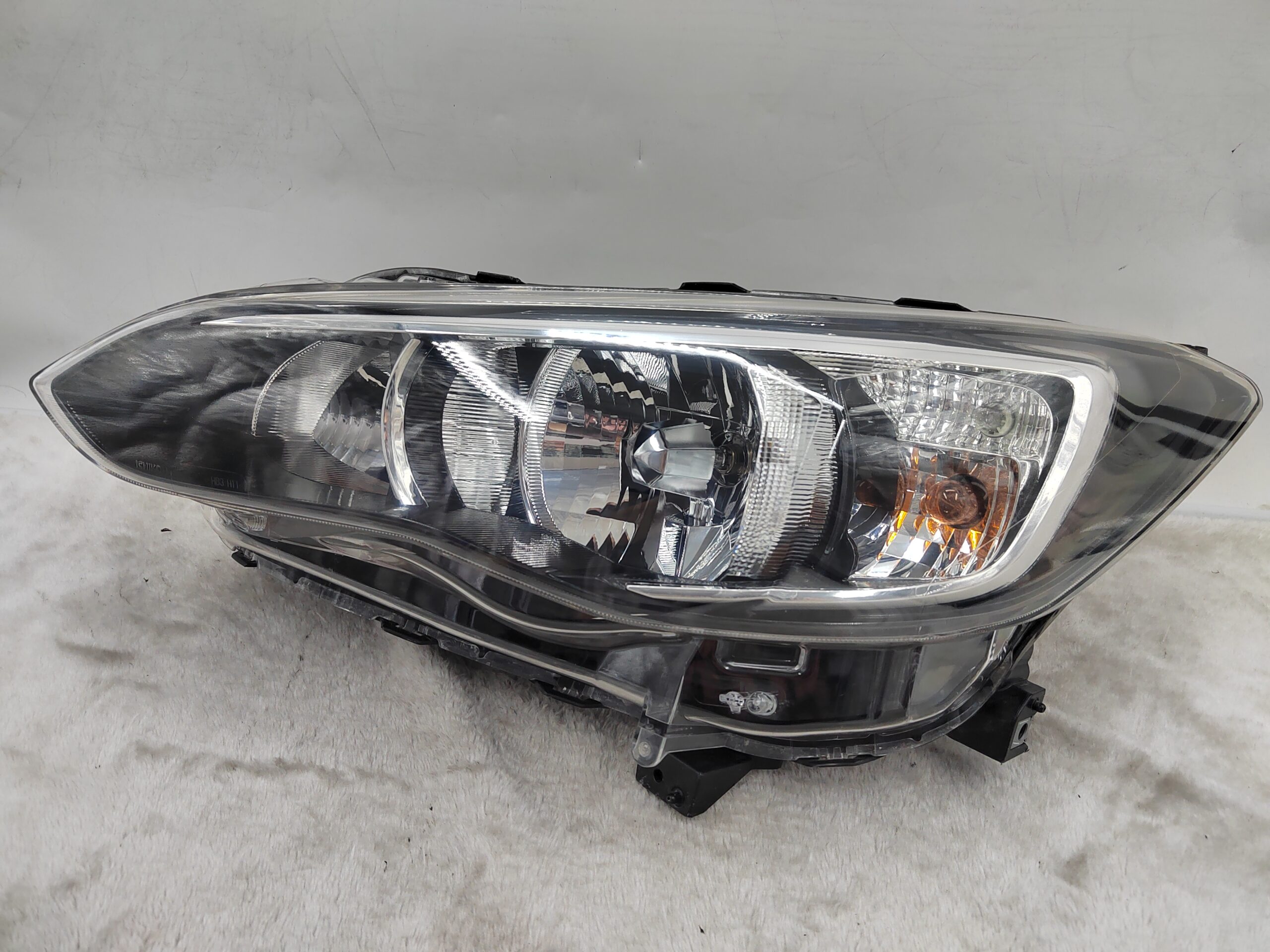 SUBARU XV 2017-2019 HALOGEN L.H.S HEADLIGHT ASSEMBLY