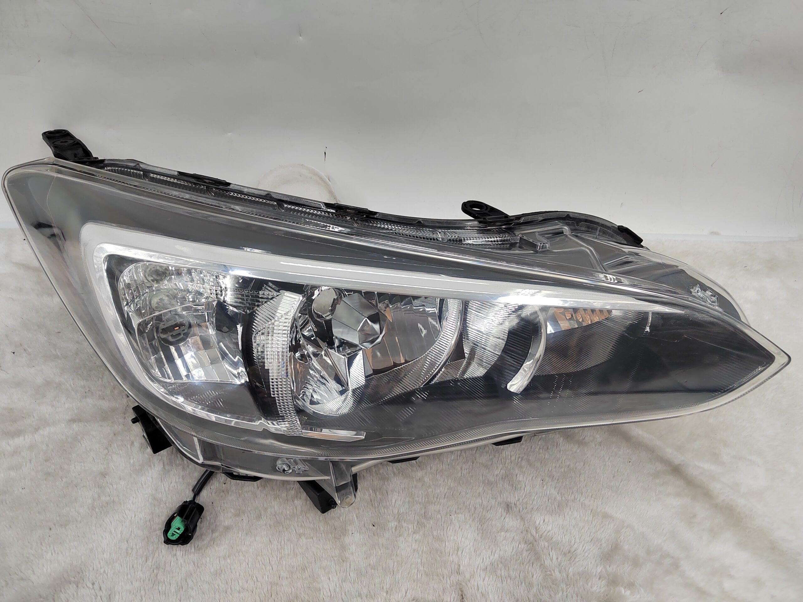 SUBARU XV 2017-2019 HALOGEN R.H.S HEADLIGHT ASSEMBLY