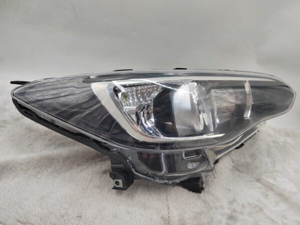 SUBARU XV 2017-2019 HALOGEN R.H.S HEADLIGHT ASSEMBLY