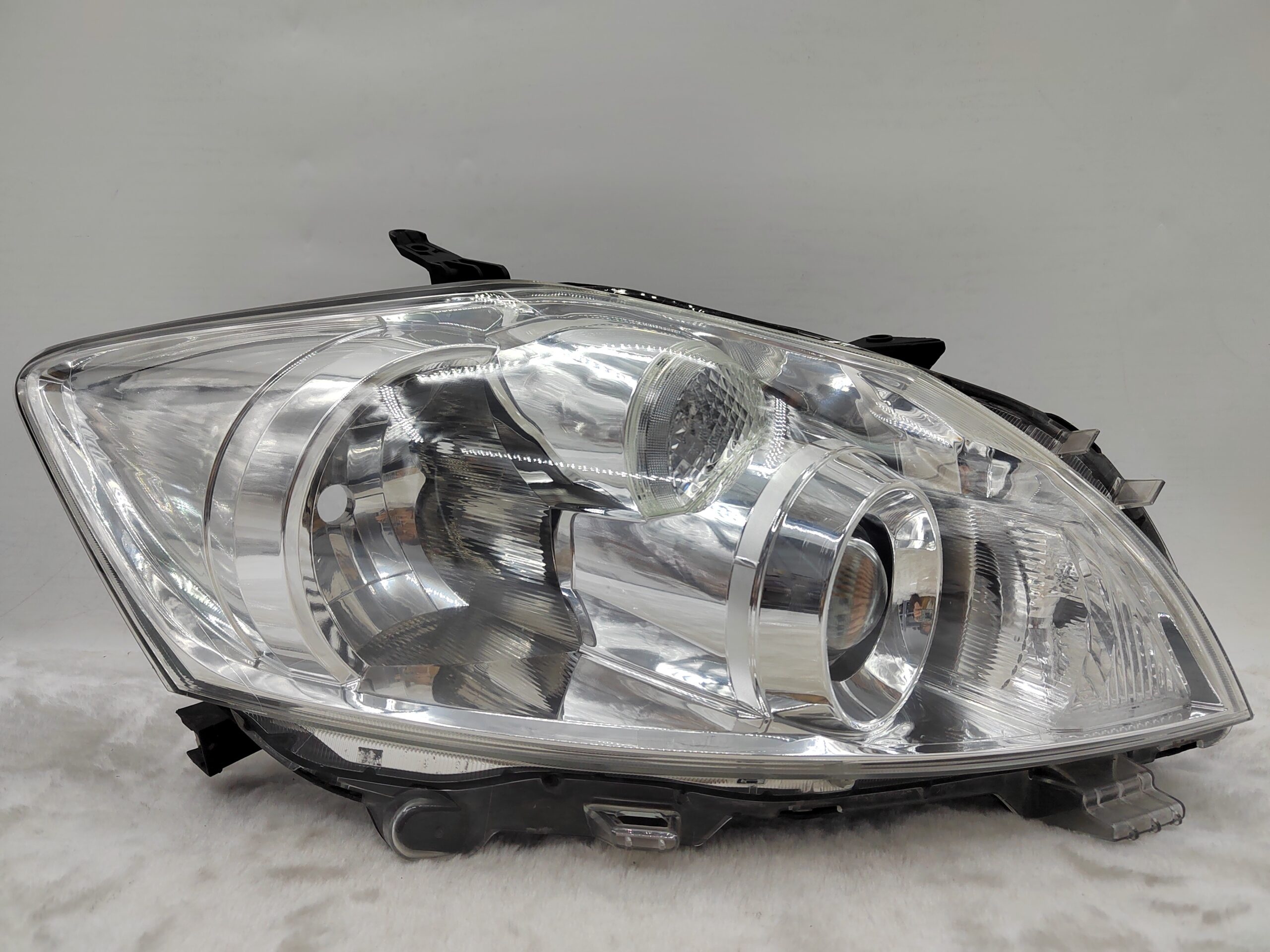 TOYOTA COROLLA AURIS NZE151H 2009-2011 HALOGEN R.H.S HEADLIGHT ASSEMBLY