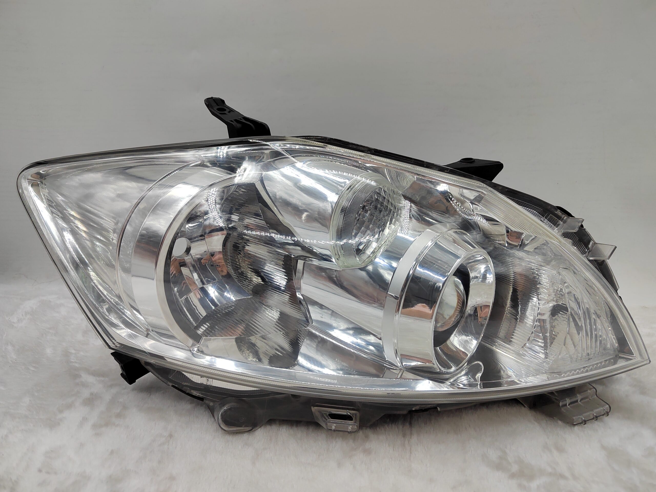 TOYOTA COROLLA AURIS NZE151H 2009-2011 HALOGEN R.H.S HEADLIGHT ASSEMBLY