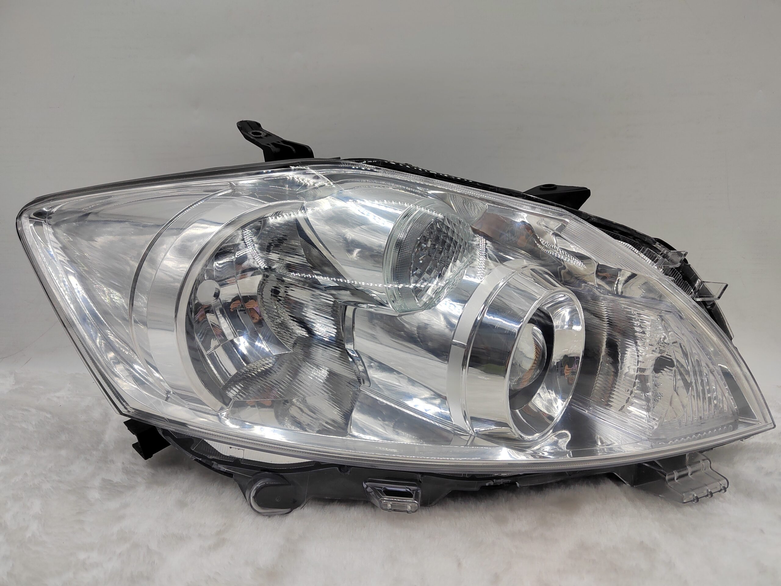 TOYOTA COROLLA AURIS NZE151H 2009-2011 HALOGEN R.H.S HEADLIGHT ASSEMBLY