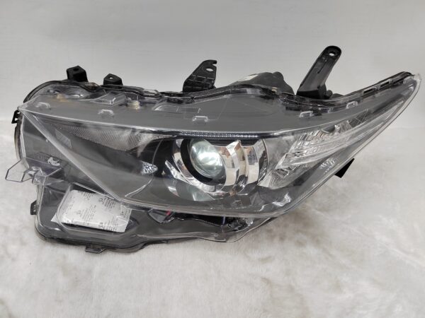 TOYOTA COROLLA AURIS NZE181H 2015-2018 HALOGEN L.H.S HEADLIGHT ASSEMBLY