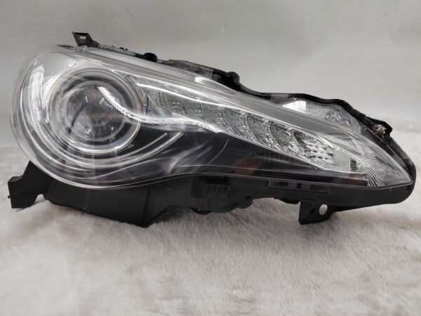 TOYOTA GT86 ZN6 2012-2016 XENON R.H.S HEADLIGHT ASSEMBLY