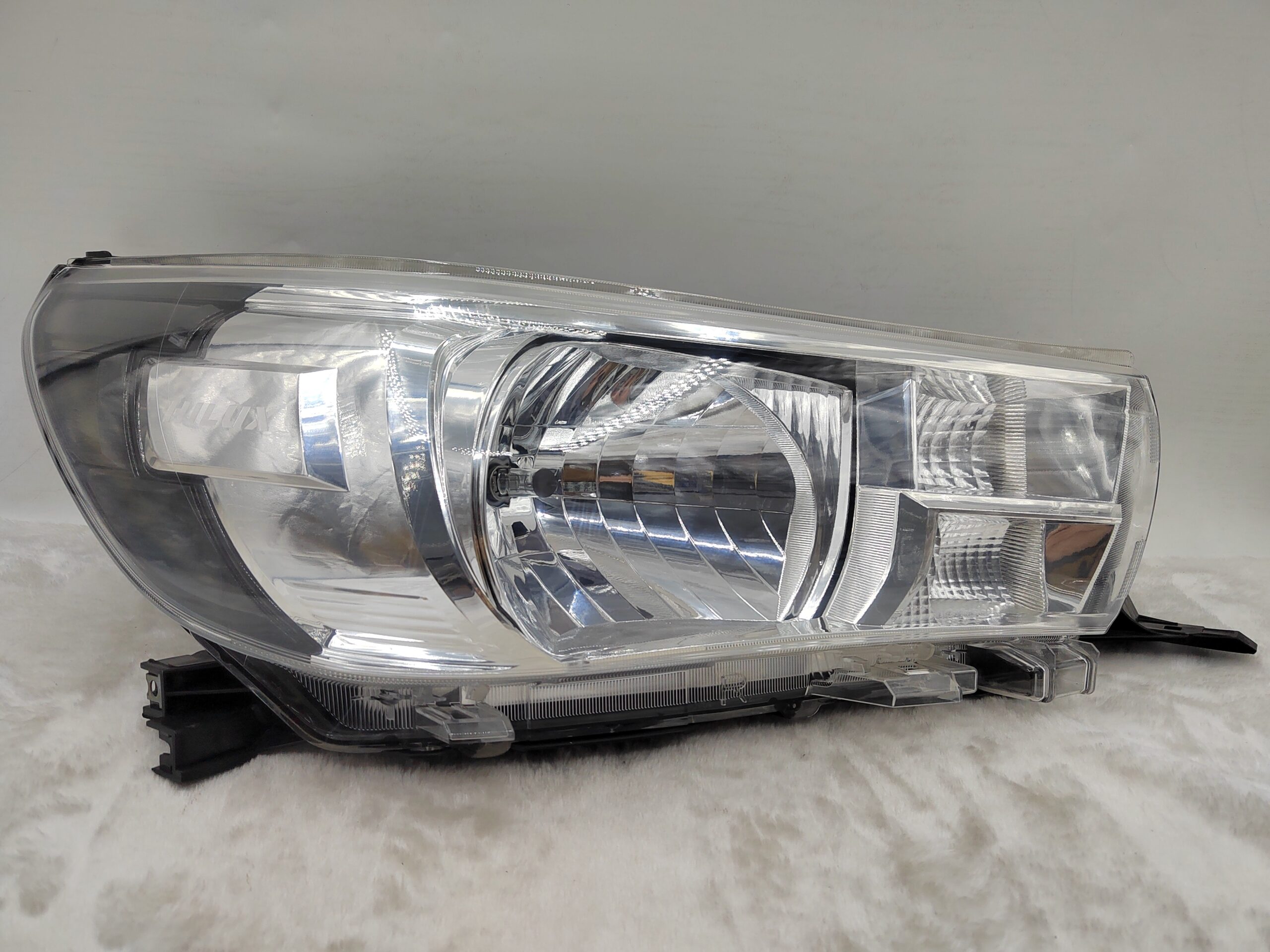 TOYOTA HILUX REVO 2015-2019 HALOGEN R.H.S HEADLIGHT ASSEMBLY