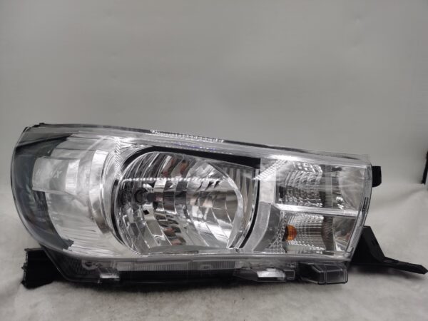 TOYOTA HILUX REVO 2015-2019 HALOGEN R.H.S HEADLIGHT ASSEMBLY