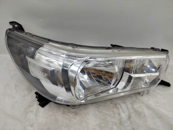 TOYOTA HILUX REVO 2015-2019 HALOGEN R.H.S HEADLIGHT ASSEMBLY