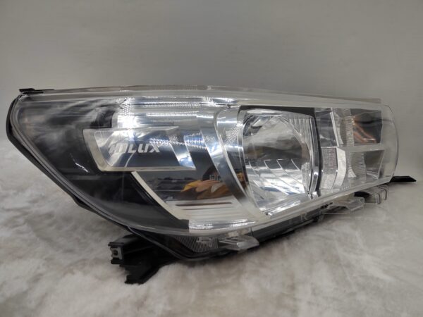 TOYOTA HILUX REVO 2015-2019 HALOGEN R.H.S HEADLIGHT ASSEMBLY