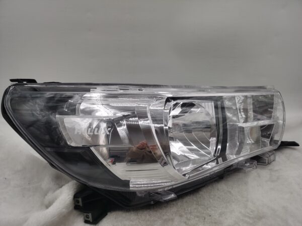 TOYOTA HILUX REVO 2015-2019 HALOGEN R.H.S HEADLIGHT ASSEMBLY