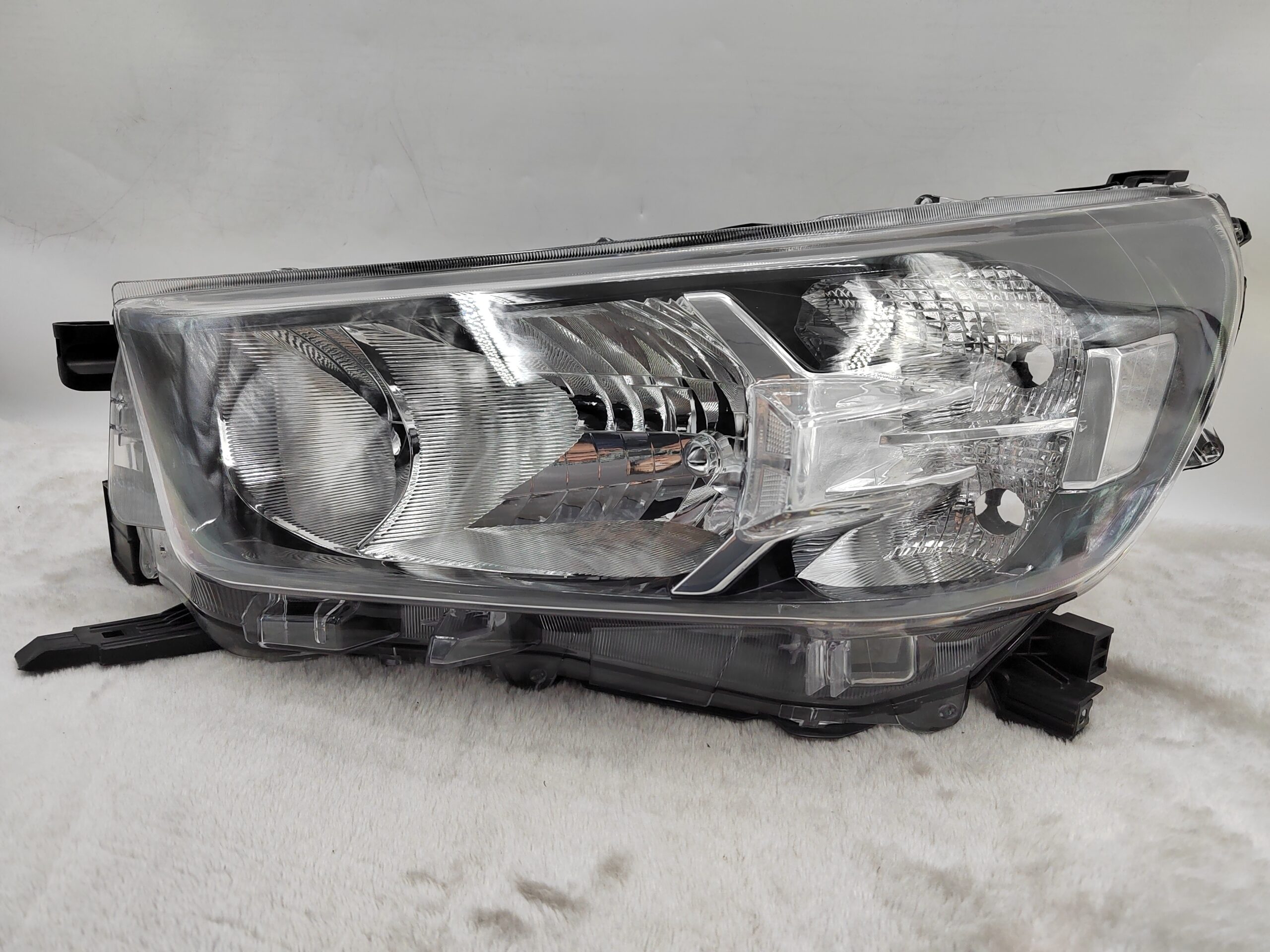 TOYOTA HILUX REVO 2020-2023 HALOGEN L.H.S HEADLIGHT ASSEMBLY