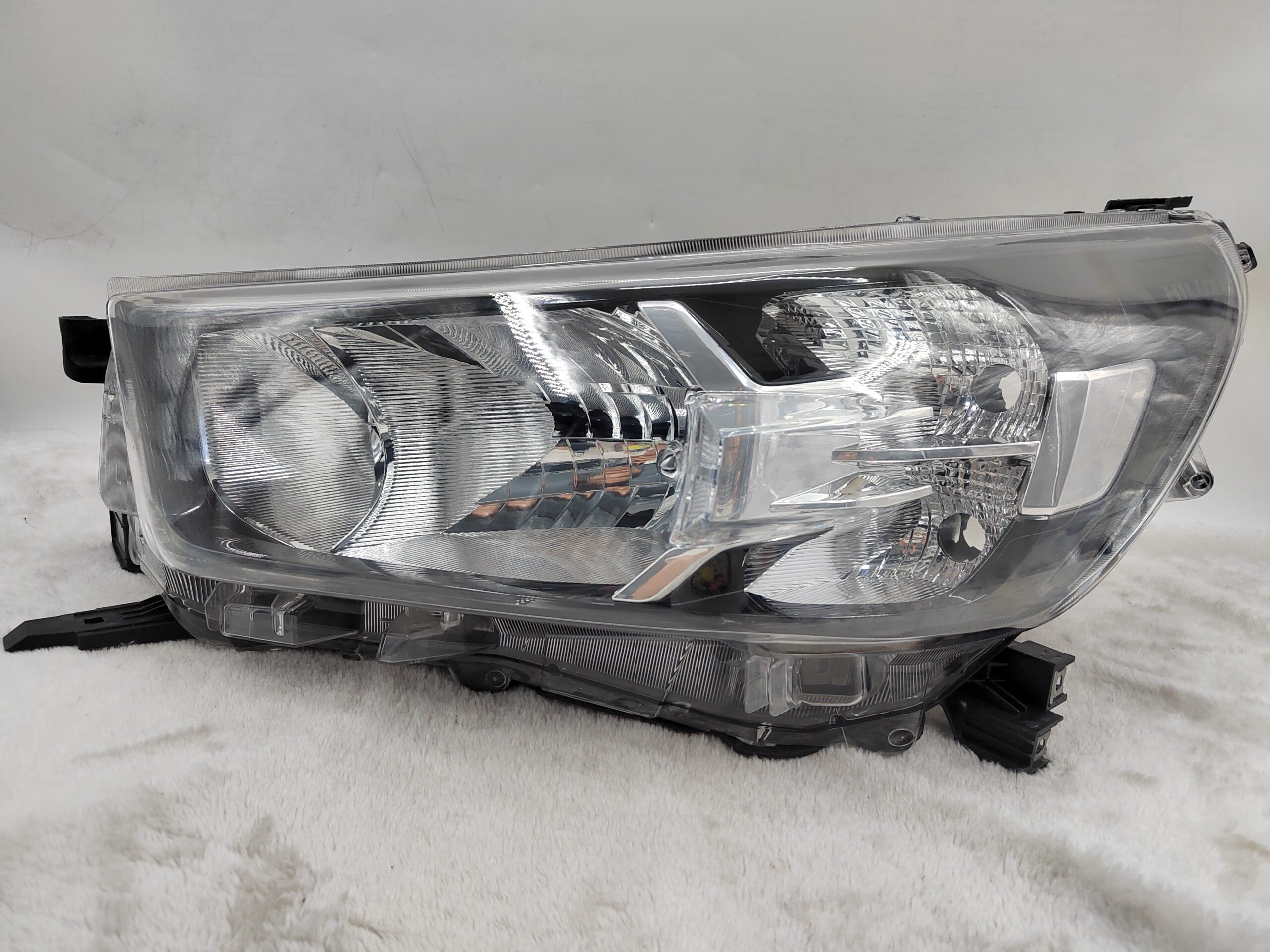 TOYOTA HILUX REVO 2020-2023 HALOGEN L.H.S HEADLIGHT ASSEMBLY