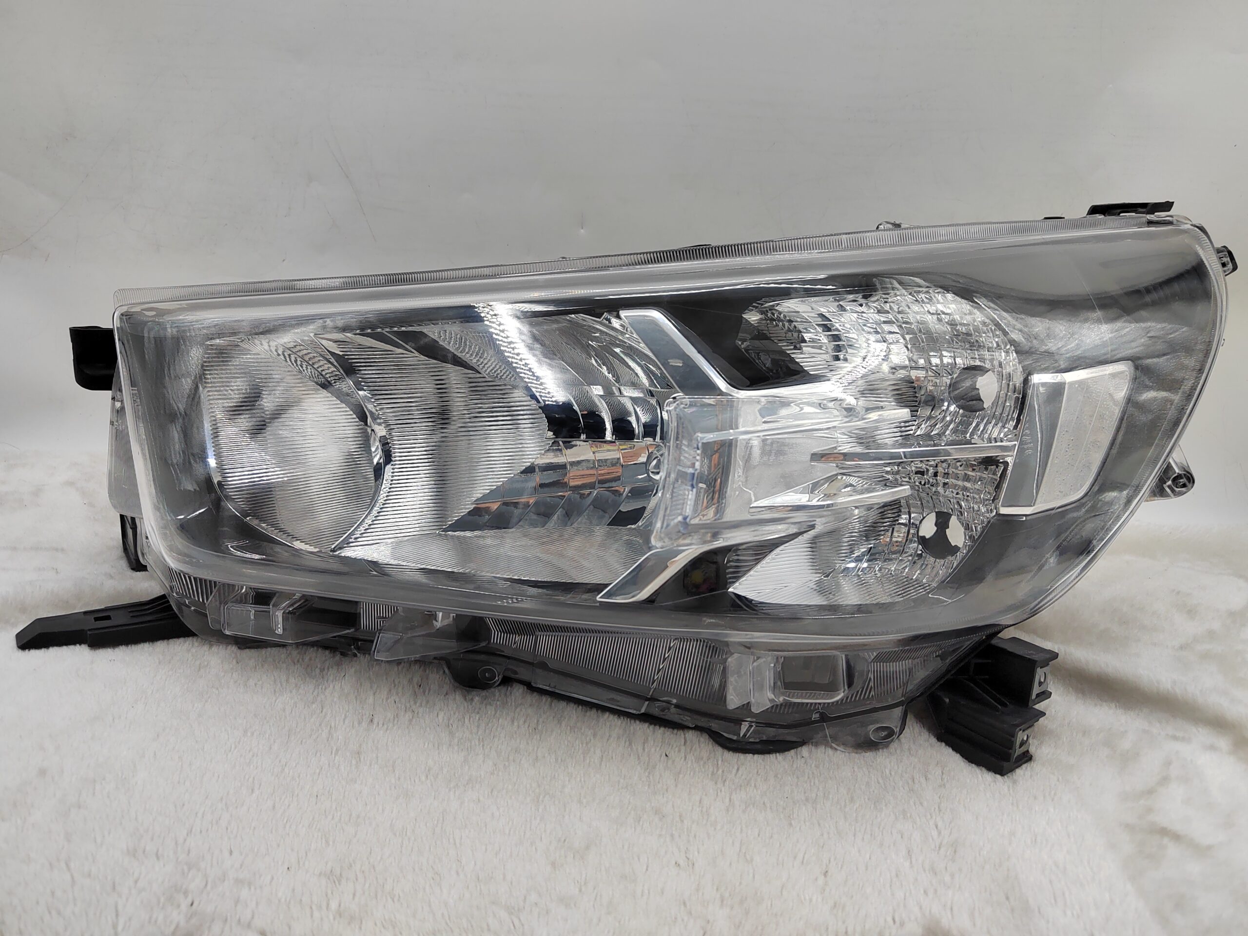 TOYOTA HILUX REVO 2020-2023 HALOGEN L.H.S HEADLIGHT ASSEMBLY