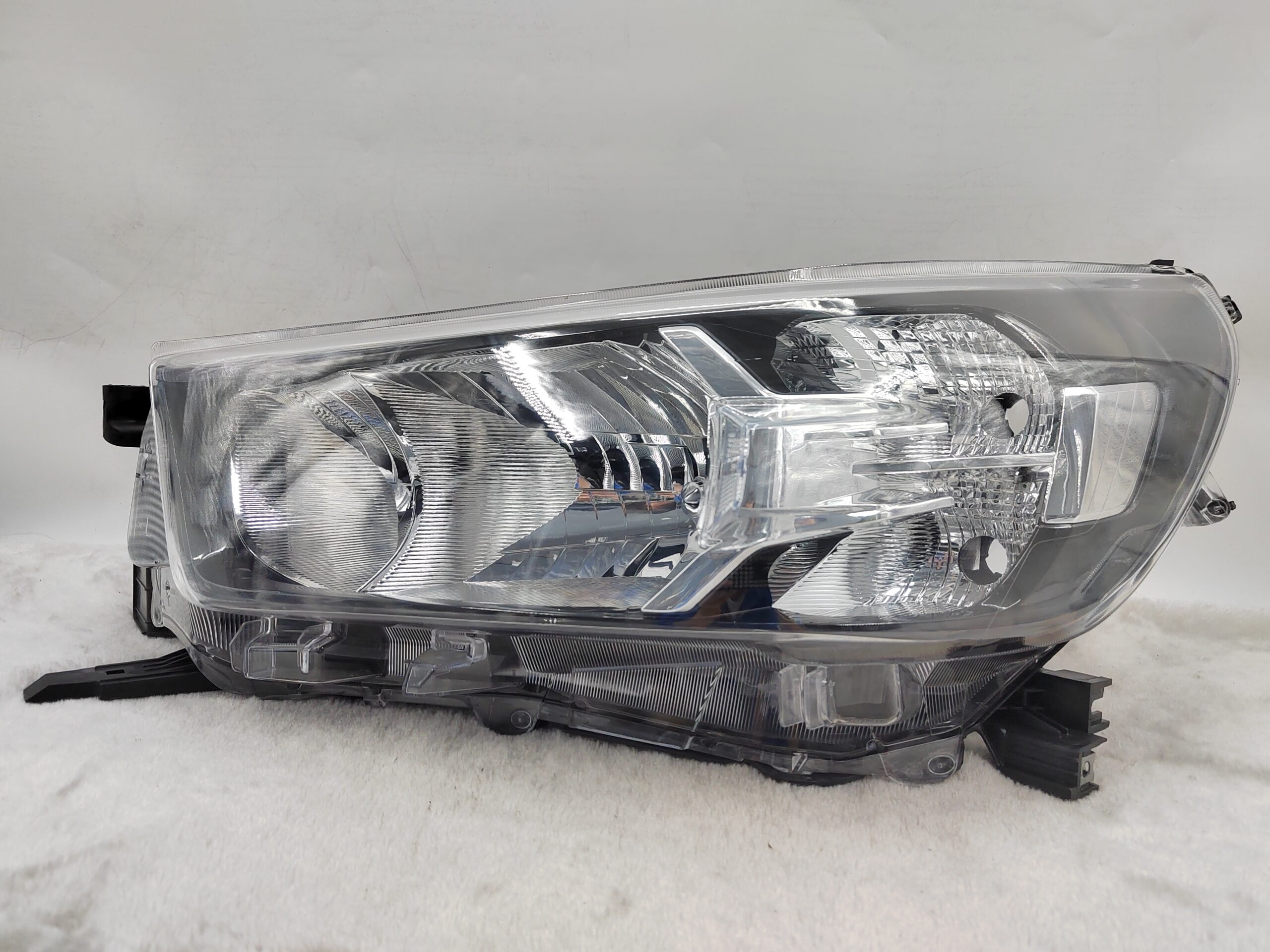 TOYOTA HILUX REVO 2020-2023 HALOGEN L.H.S HEADLIGHT ASSEMBLY